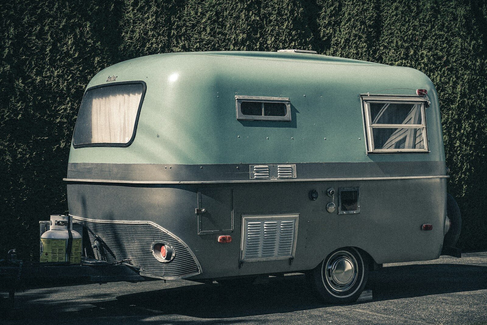 A guide to 11 top small travel trailers under 25 feet