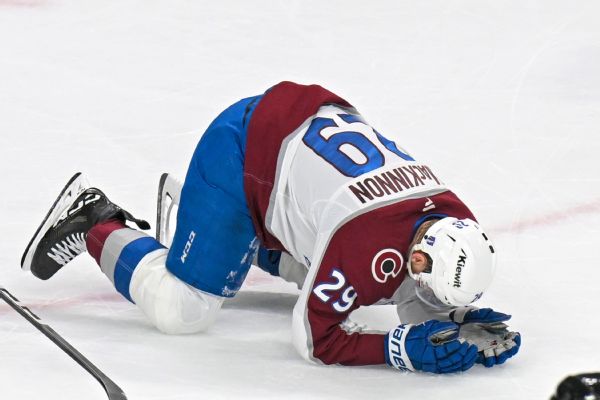 Avs star MacKinnon bloodied after puck to face from teammate