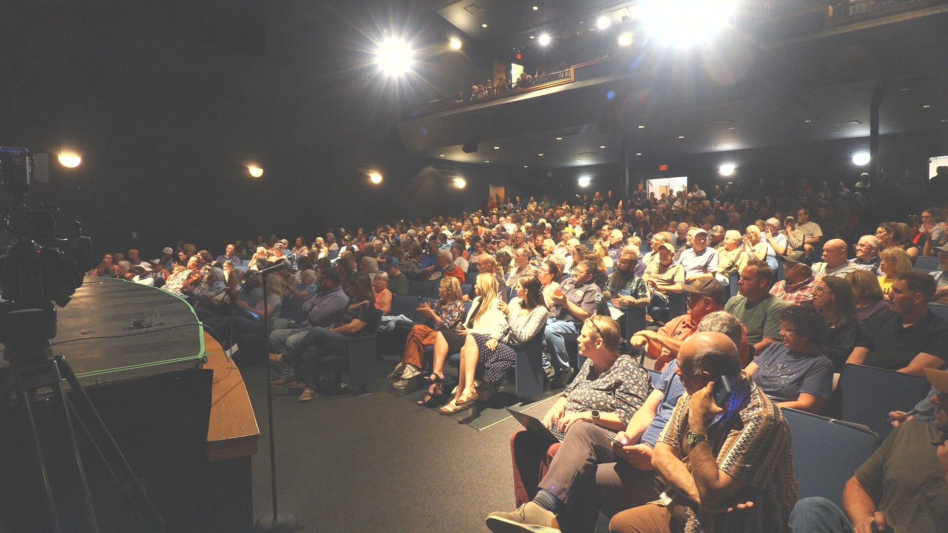 Hundreds pack Marshfield, Mo., meeting over planned AI data center