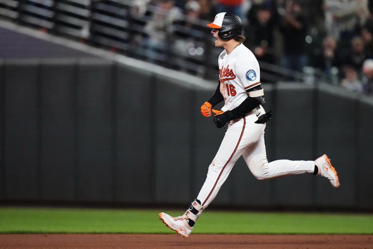 Weathers loses no-hitter in 7th before Mayo's 3-run homer carries ...