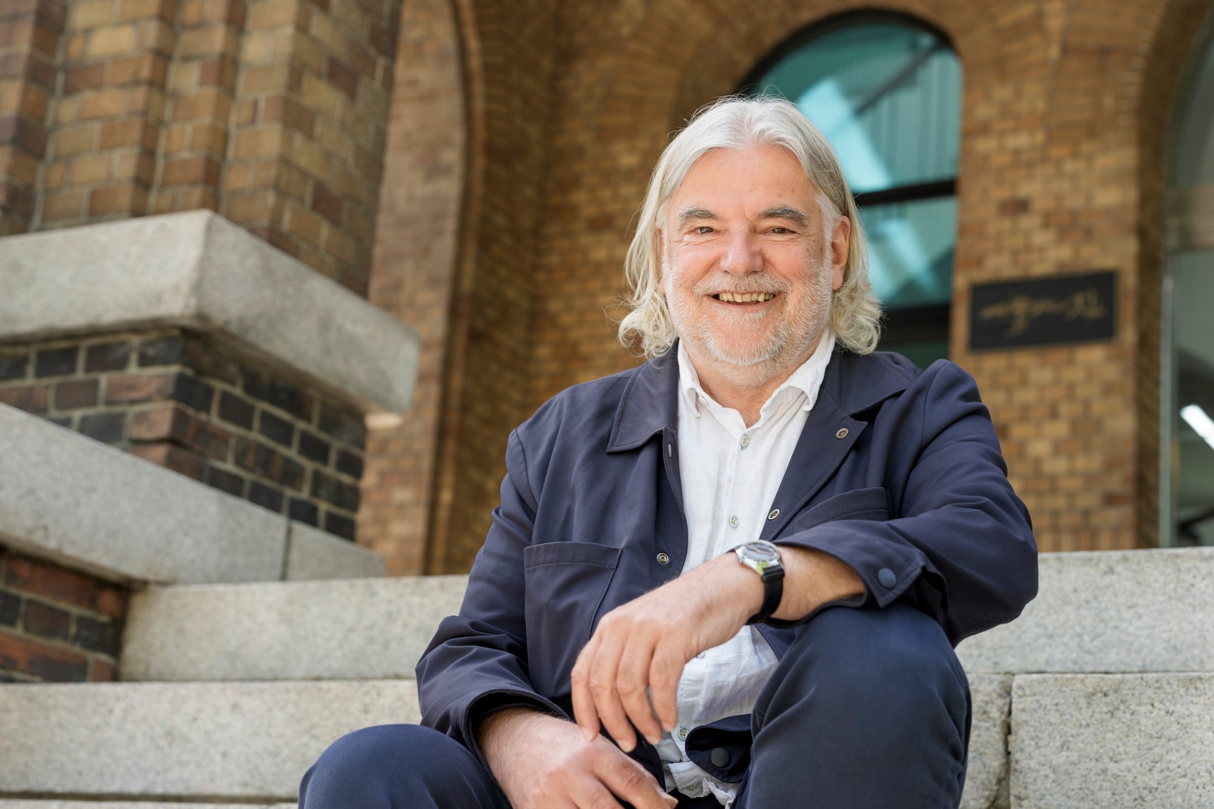 Andersen winner: Reading over smartphones for children's start