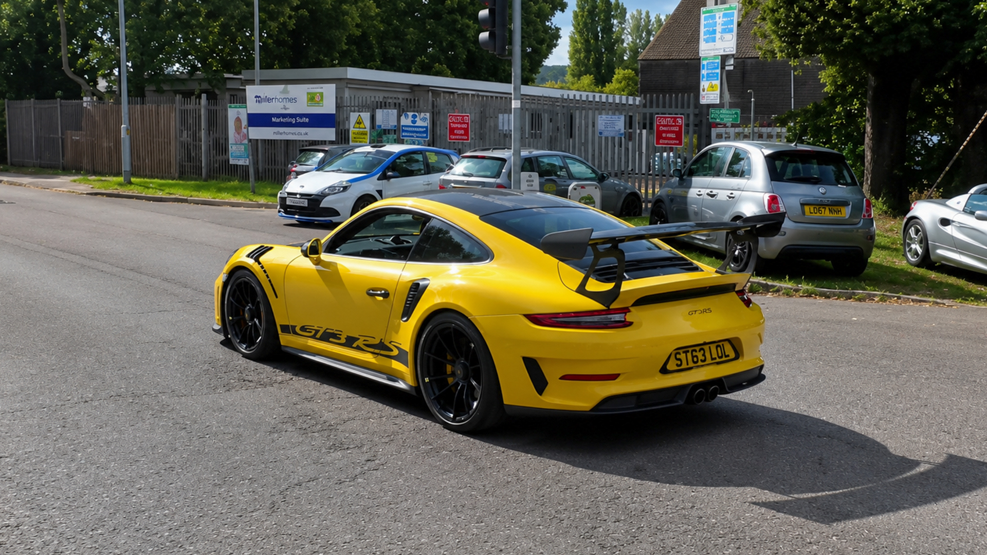Millionaire enjoys sunny drive in Porsche GT3 RS
