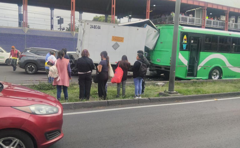 Choque entre transporte público y dos camionetas deja 9 lesionados en ...