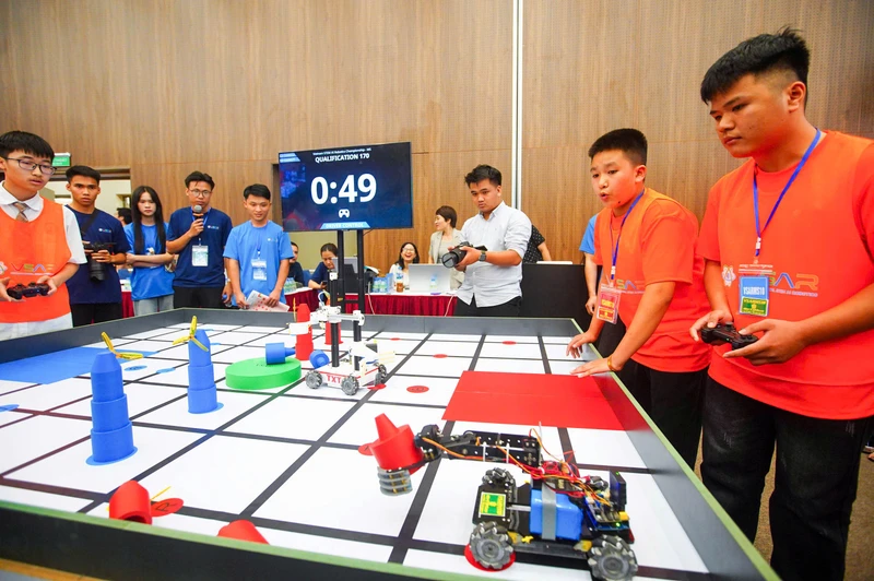 Màn ngược dòng giành ngôi vô địch robotics của đội thi từ Lạng Sơn