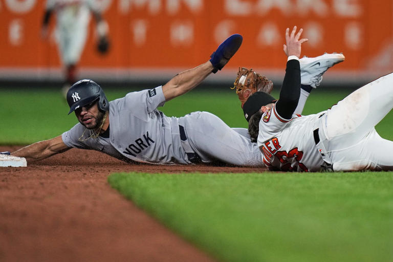 Weathers loses no-hitter in 7th before Mayo's 3-run homer carries ...
