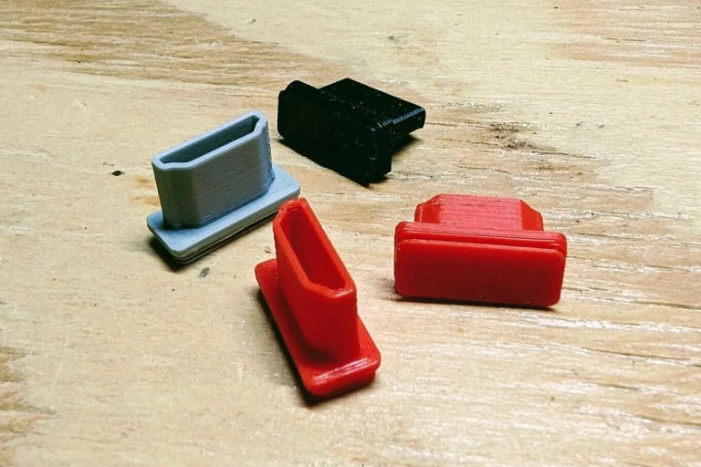 Four 3D prints I use every time I open my PC case