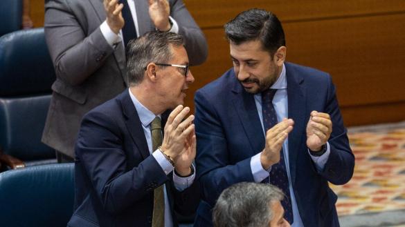 El PP de Madrid, incendiado por el viaje de Ayuso a México