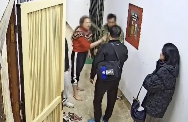 Sắp xét xử người phụ nữ túm tóc, tát hàng xóm khi bênh con