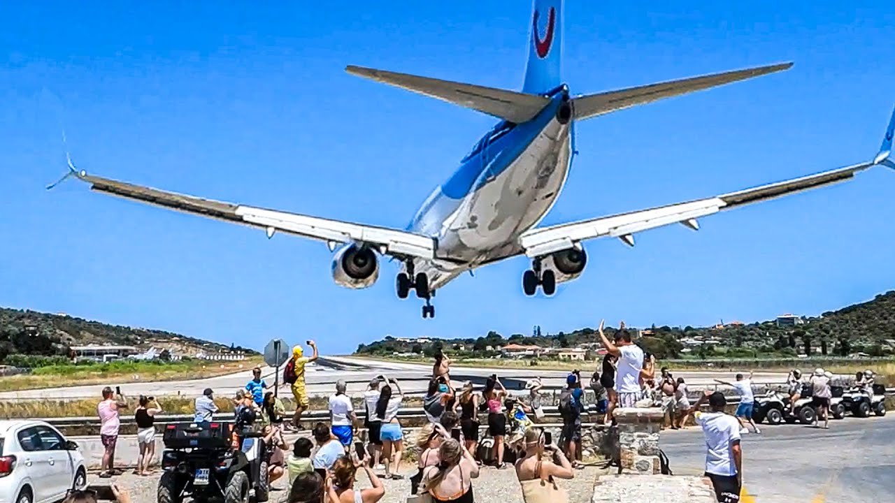 Watch what happens when a passenger jet’s jet blast hits the crowd