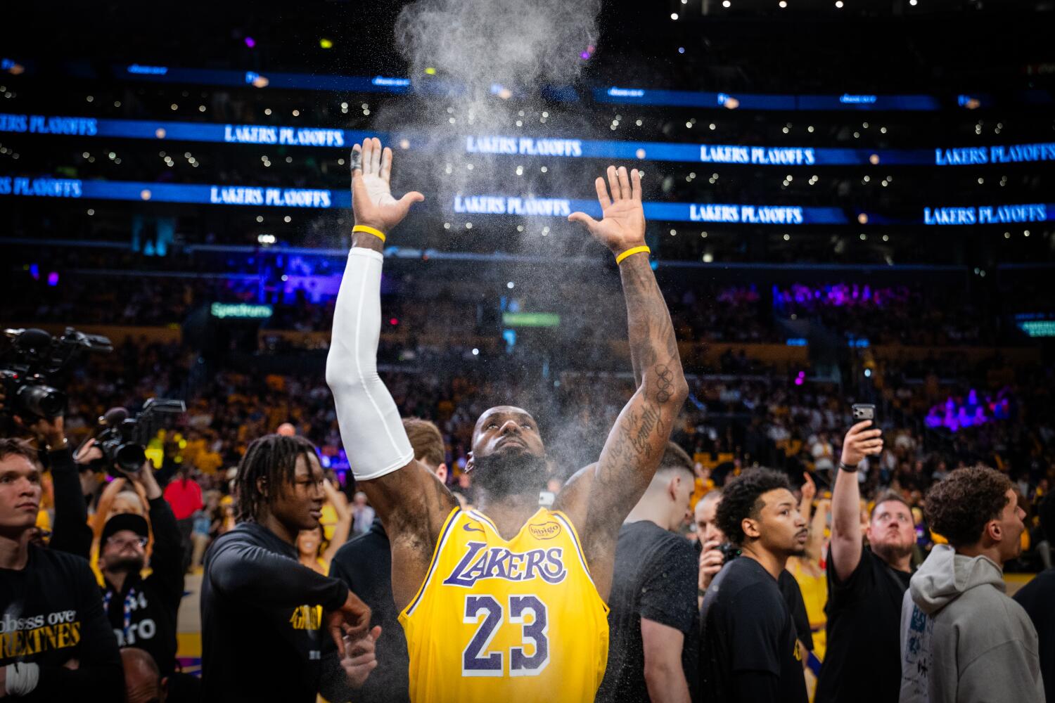 Plaschke: For the sake of their future, Lakers should bid farewell to ...