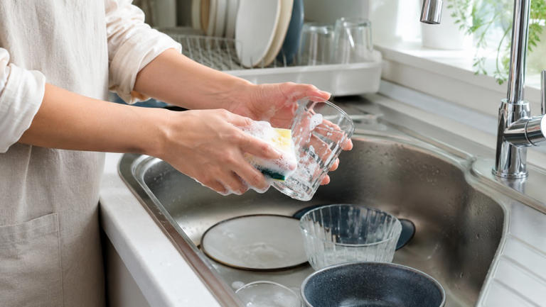 설거지는 꼭 '이것부터' 하세요…돈 아끼고 시간 아낍니다