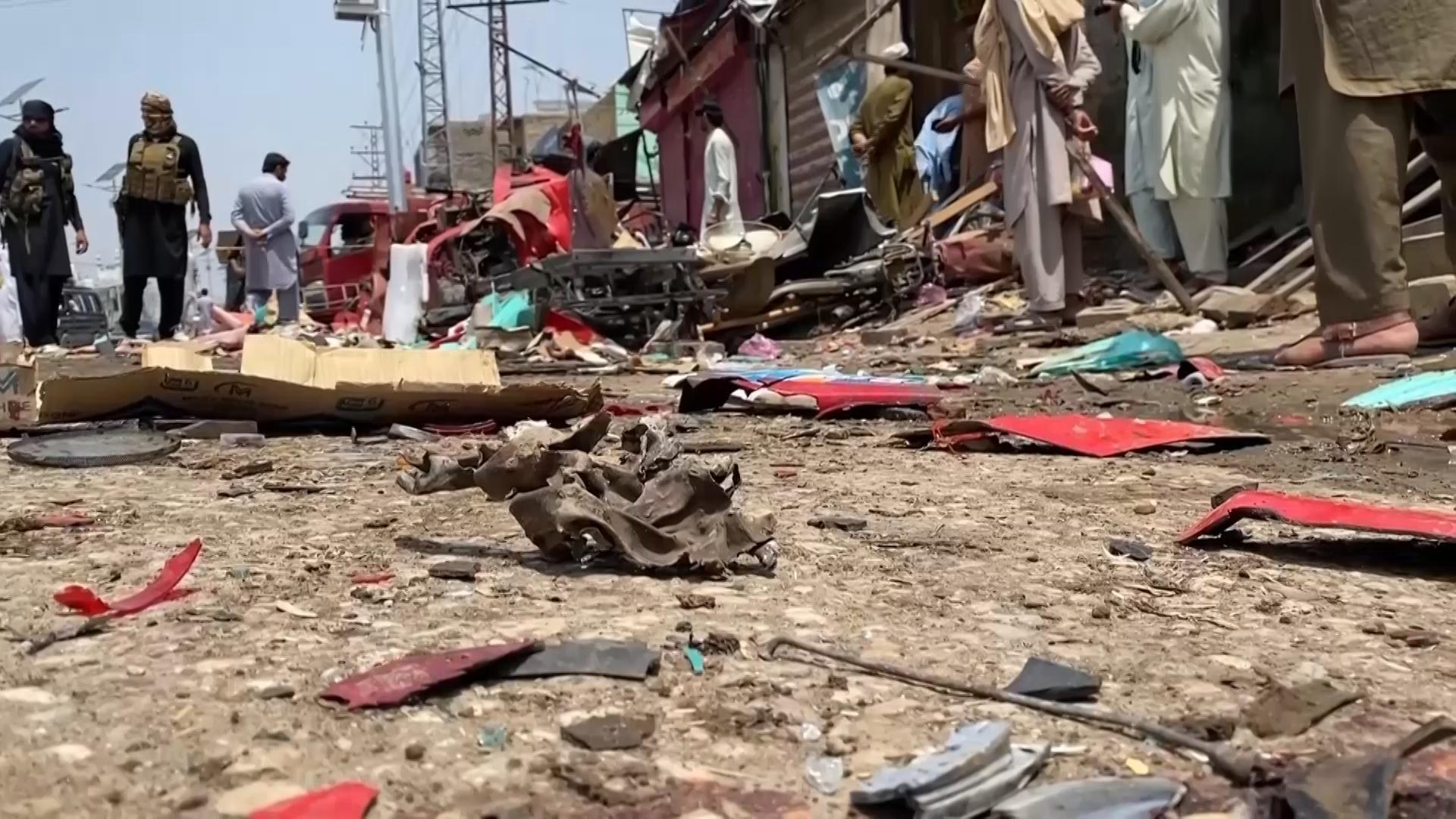 Bomb rigged to rickshaw explodes in northwest Pakistan bazaar, killing ...