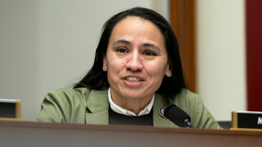 Bipartisan lawmakers push for ICE training on recognizing tribal IDs ...