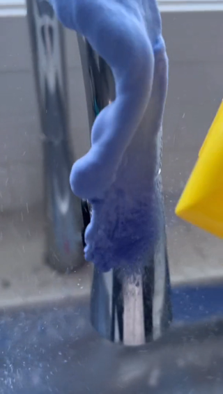 How a simple sink clean became so weirdly mesmerizing