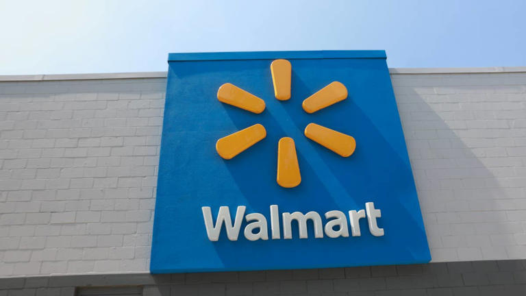 Walmart offers $180 2-in-1 picnic table bench for small outdoor spaces