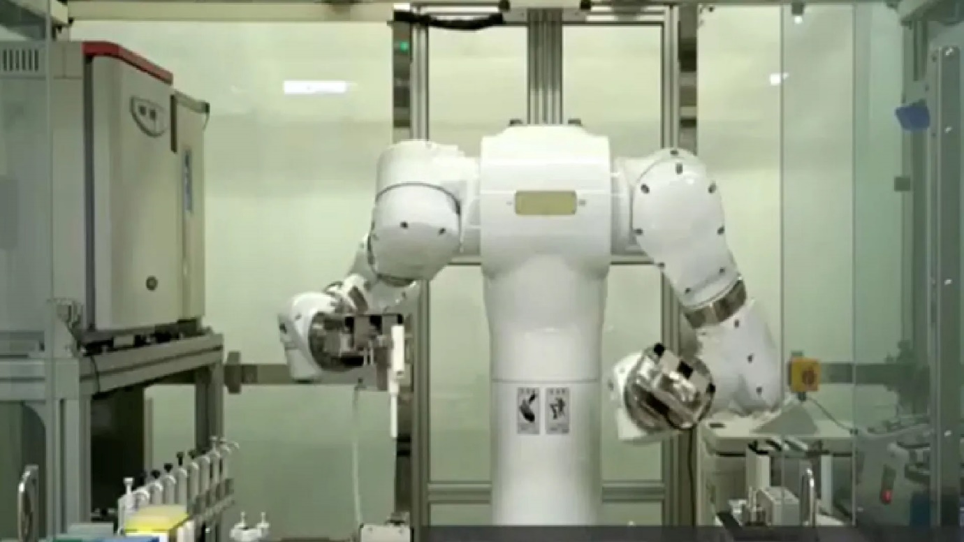 Khi robot làm chủ phòng thí nghiệm