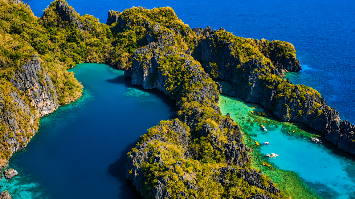 Águas cristalinas na costa secreta