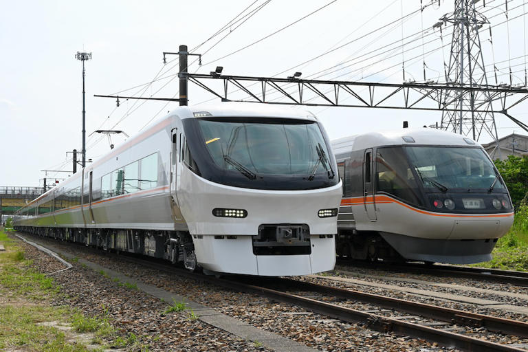 JR東海、特急「しなの」新型車両・385系公開 両先頭にパノラマ展望車