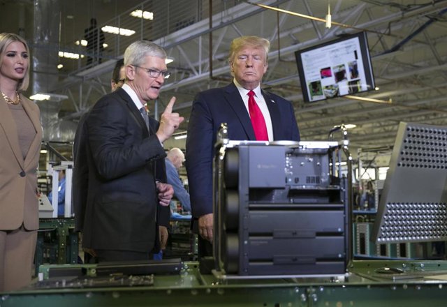 Trump viaja a China escoltado por Elon Musk, Tim Cook y otros 14 altos ...