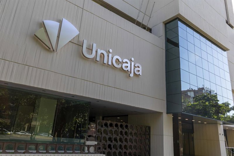 Unicaja recompra 443,2 millones de euros de su bono senior verde