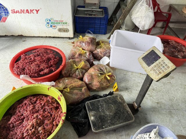 Dùng hóa chất biến thịt heo thành thịt bò, bệnh viện ung bướu không quá tải mới lạ!