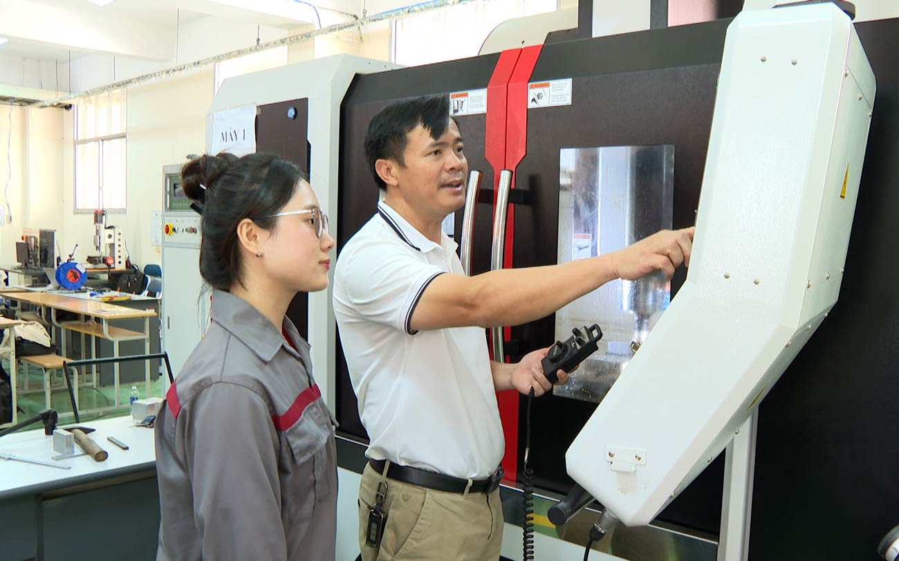 Nữ giới tự tin theo đuổi ngành cắt gọt kim loại