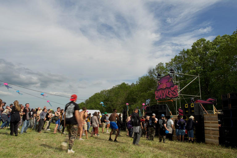 Cette free party près de Bourges s’est installée sur un « terrain très ...