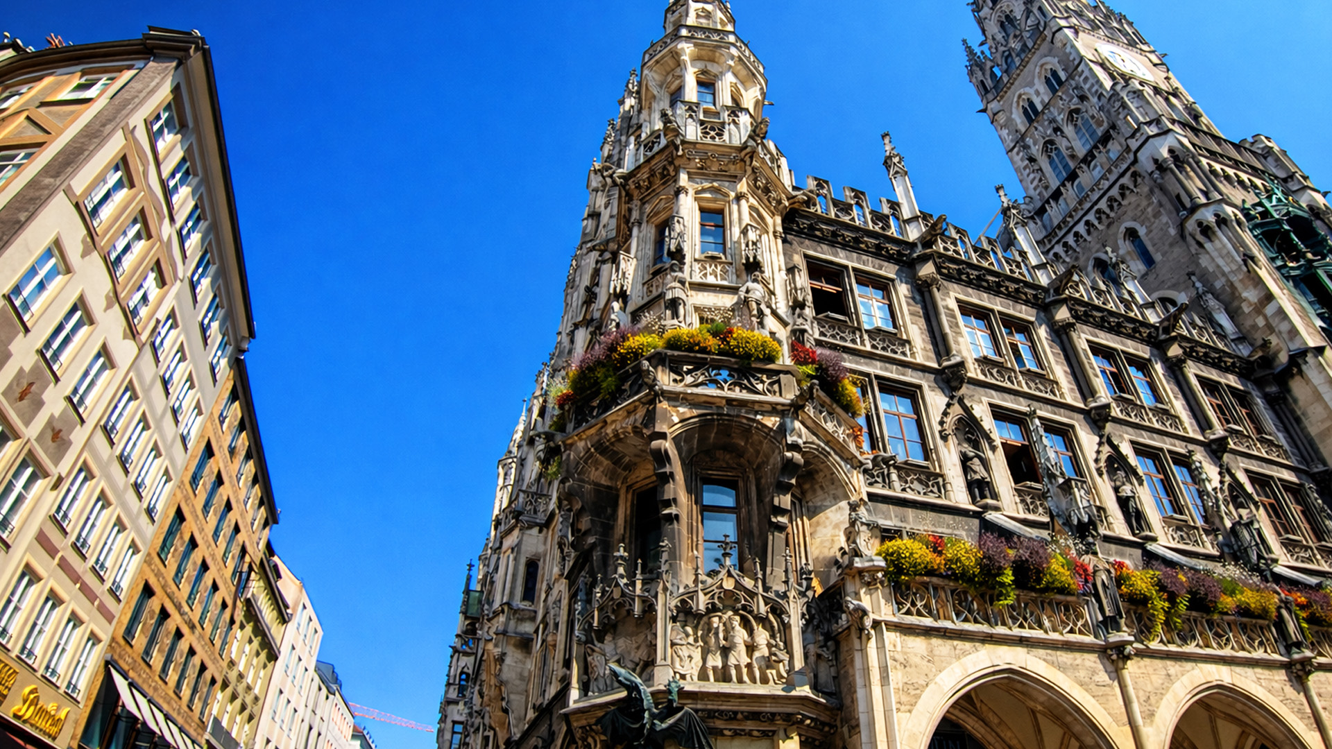 Exploring Munich’s ornate historic architecture (4K)