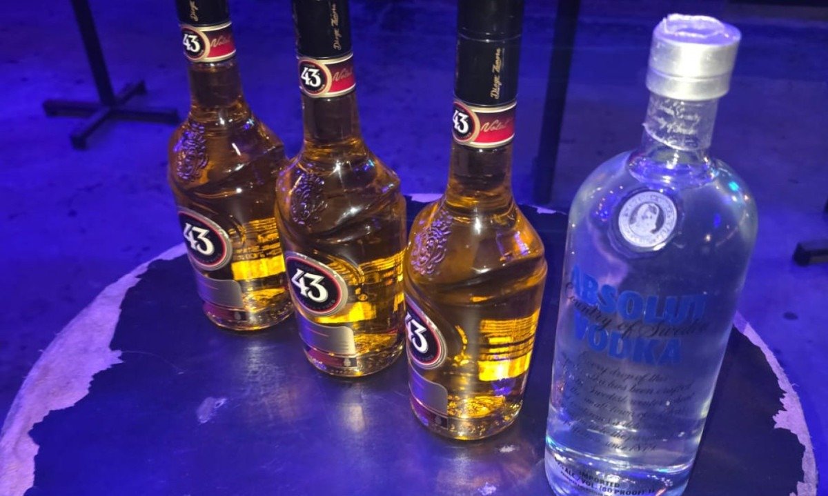 Alerta em BH: drinks falsos e bebidas contrabandeadas são apreendidos