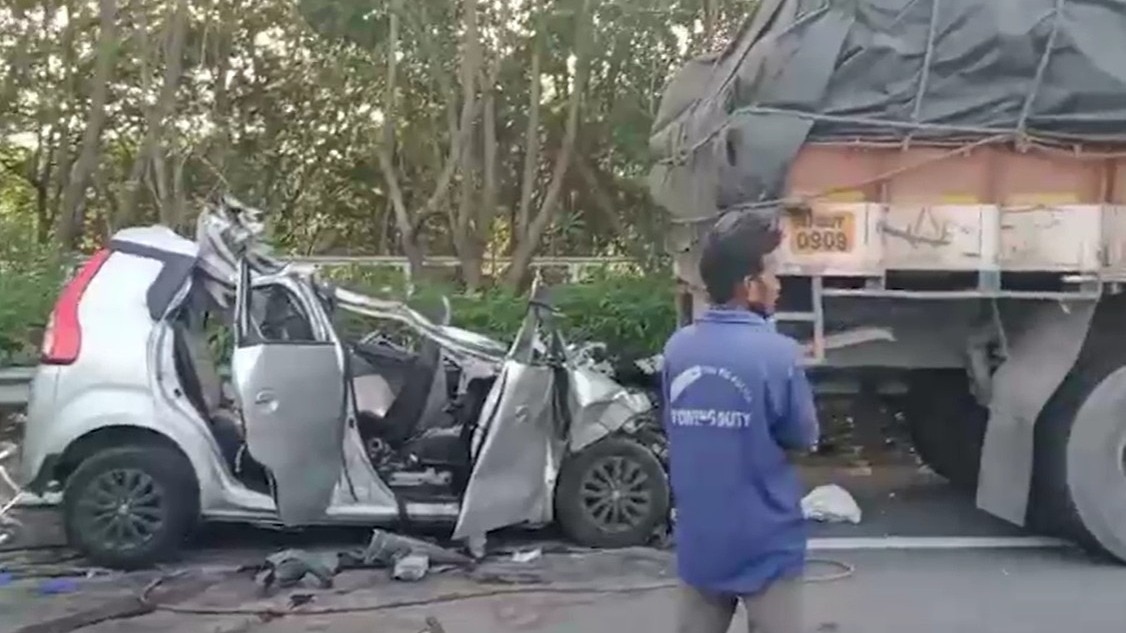 6 killed on spot after speeding car rams into parked truck in Hyderabad