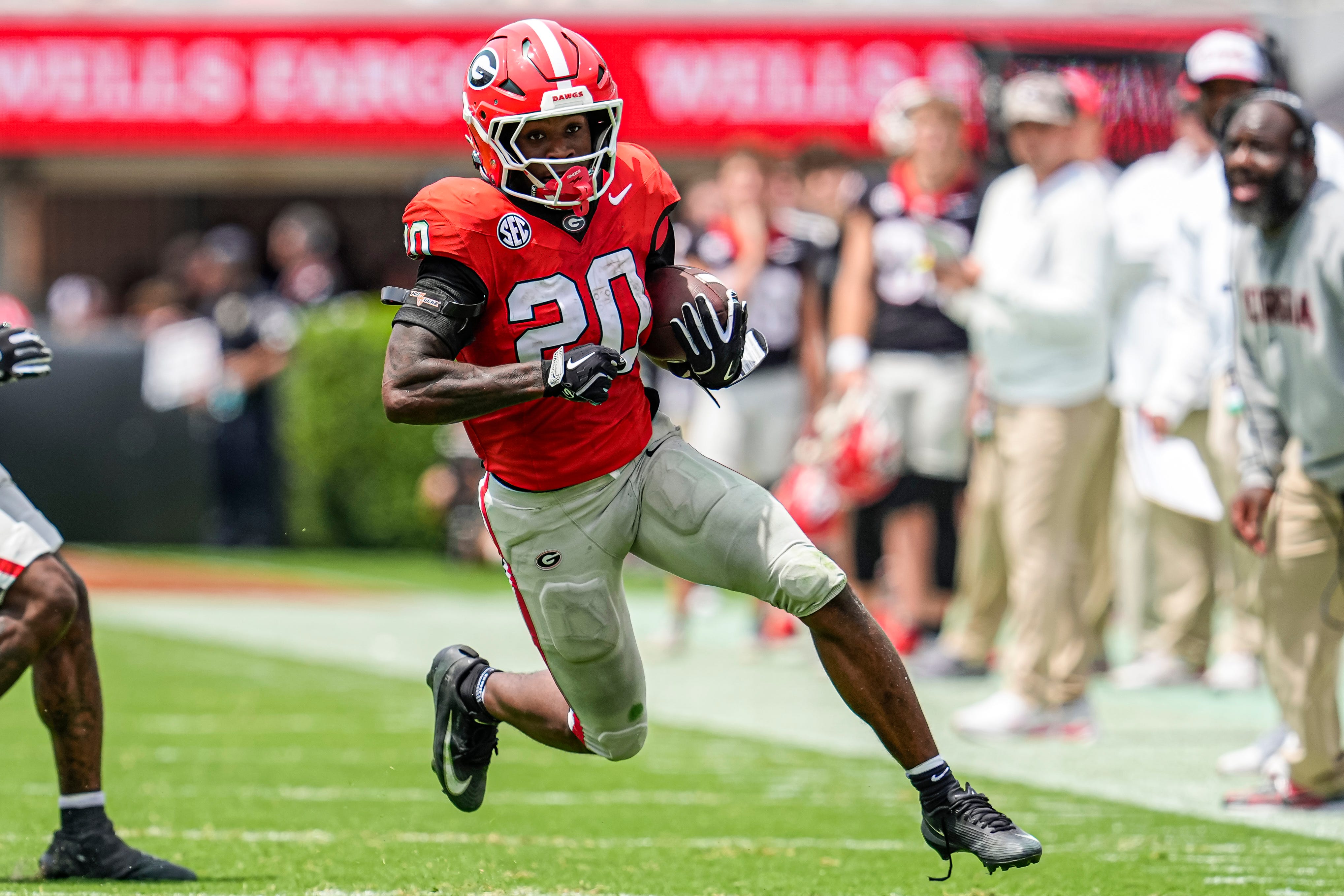 Athletic RB recruit commits to Georgia football