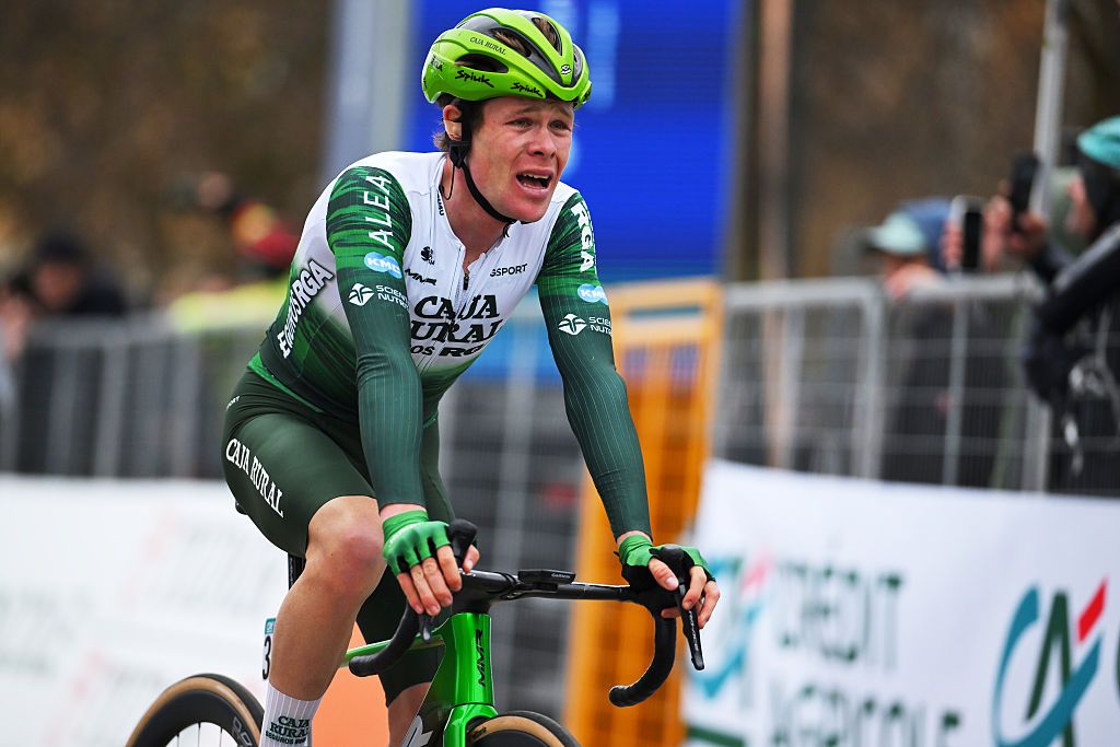 Tour of Turkey: Sebastian Berwick takes race lead on stage 6 summit finish