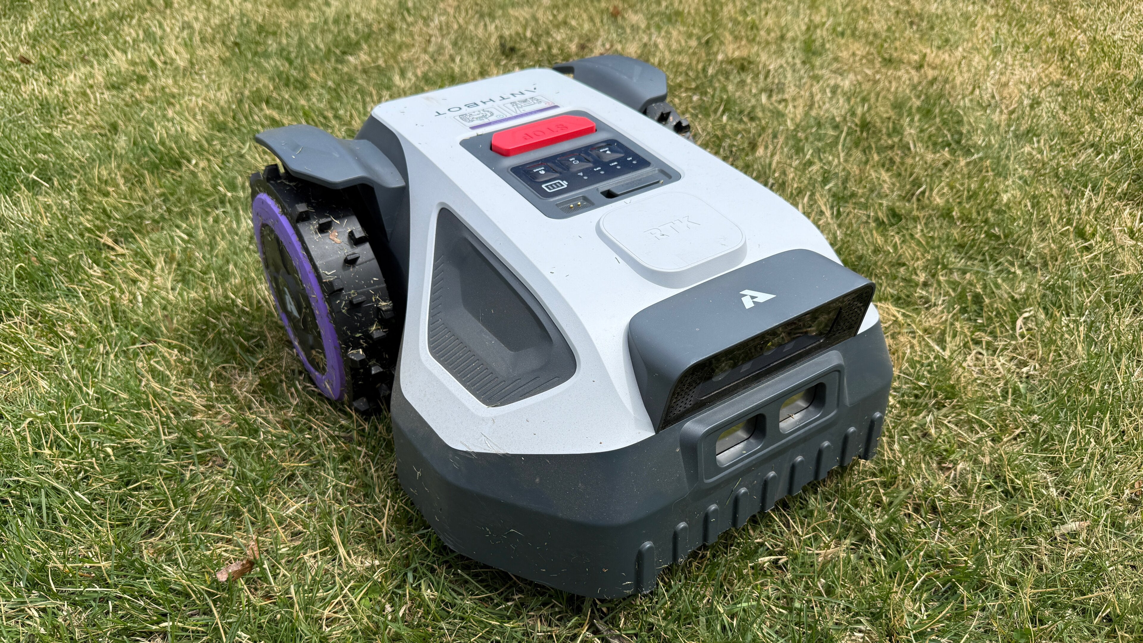 ANTHBOT M9 review: Compact wire-free mowing for smaller lawns
