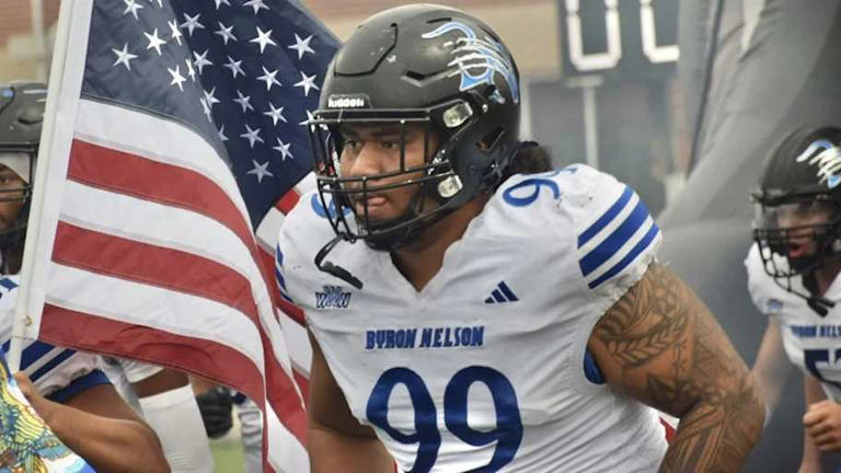 No. 8 DL recruit in America snubs three historic college football programs