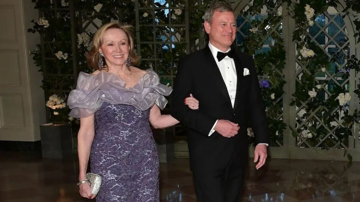 Investigating claim Chief Justice Roberts, wife took $20M from law firms he ruled on