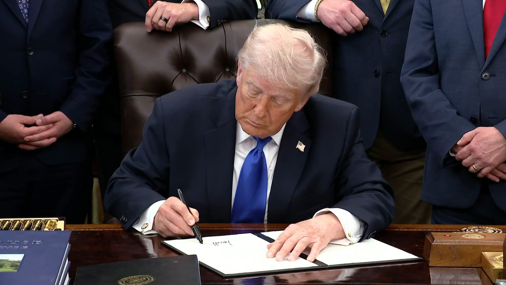 Trump signs executive order expanding retirement account access