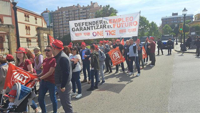 Una gran manifestación convocada por CCOO y UGT por el 1 de mayo ...