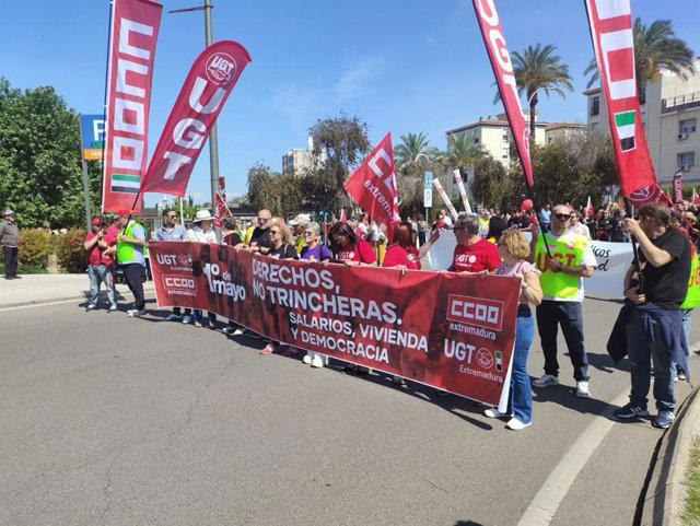 CCOO y UGT salen a la calle en Mérida el 1º de mayo para defender la ...