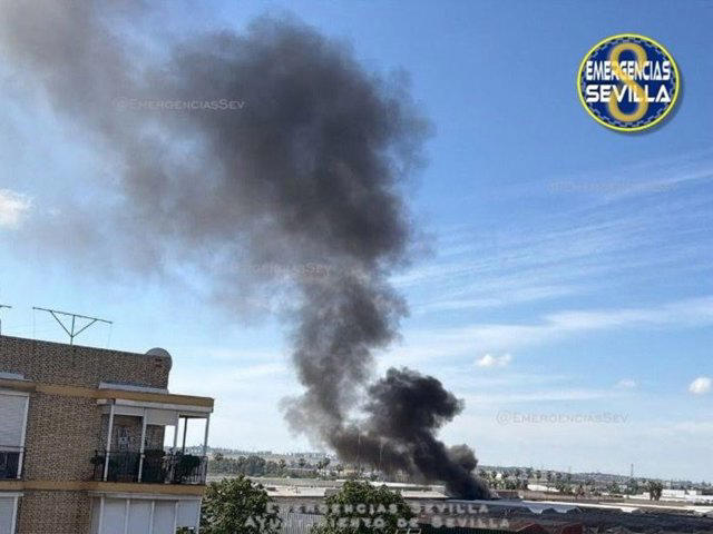 Sucesos.- Incendio en una nave del Polígono Navisa sin heridos y ...