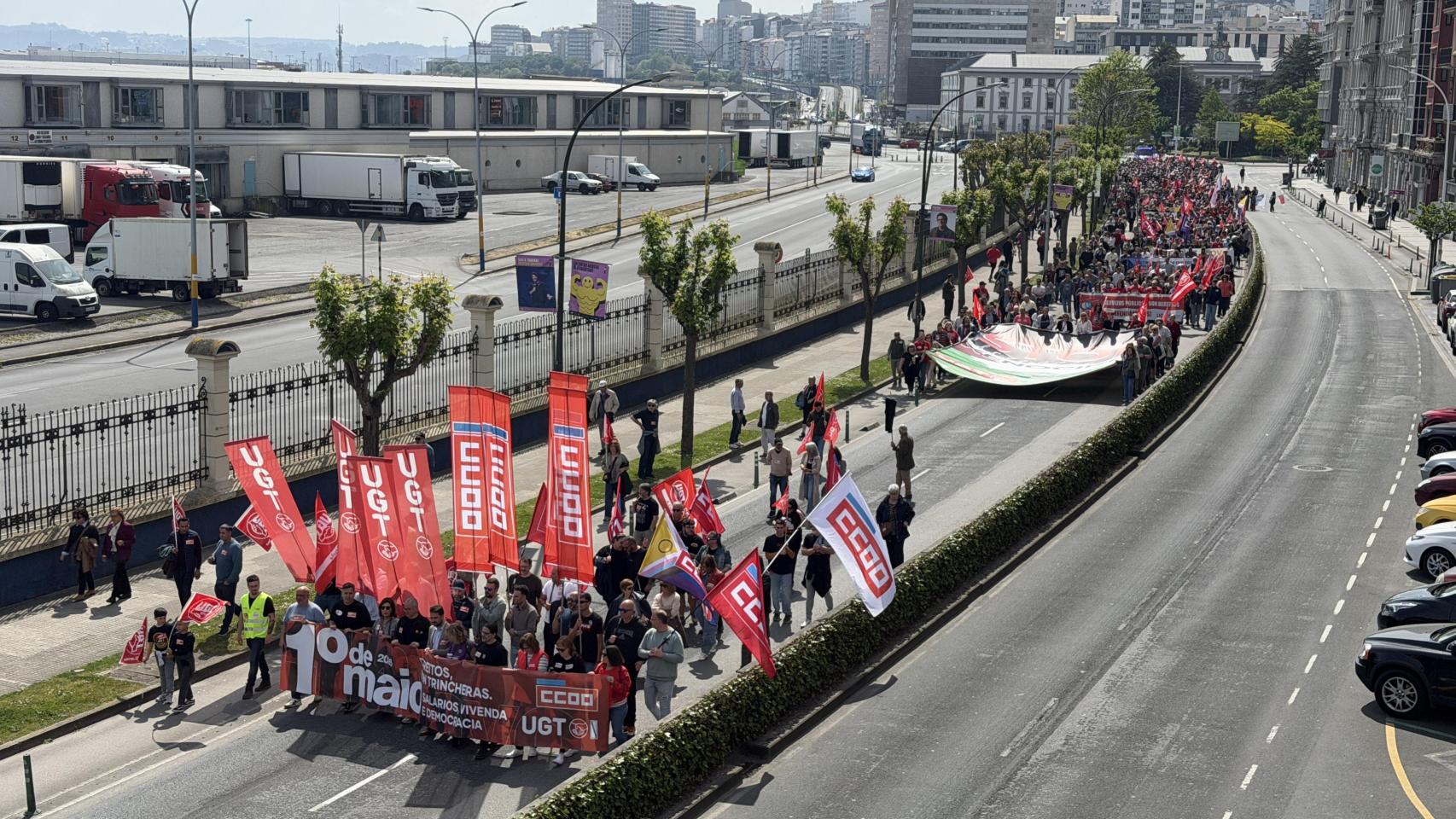Miles de personas salen a la calle en A Coruña en el 1 de mayo ...