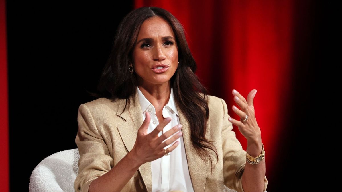 Did Meghan, Duchess of Sussex, superglue sorority sisters' eyelids shut? There's no proof