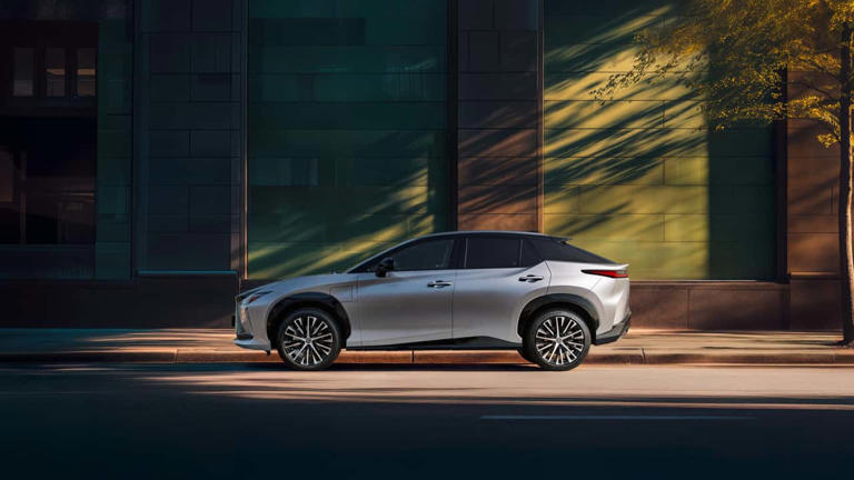 Lexus incluye el RZ 350e dentro de las ayudas del programa Auto+