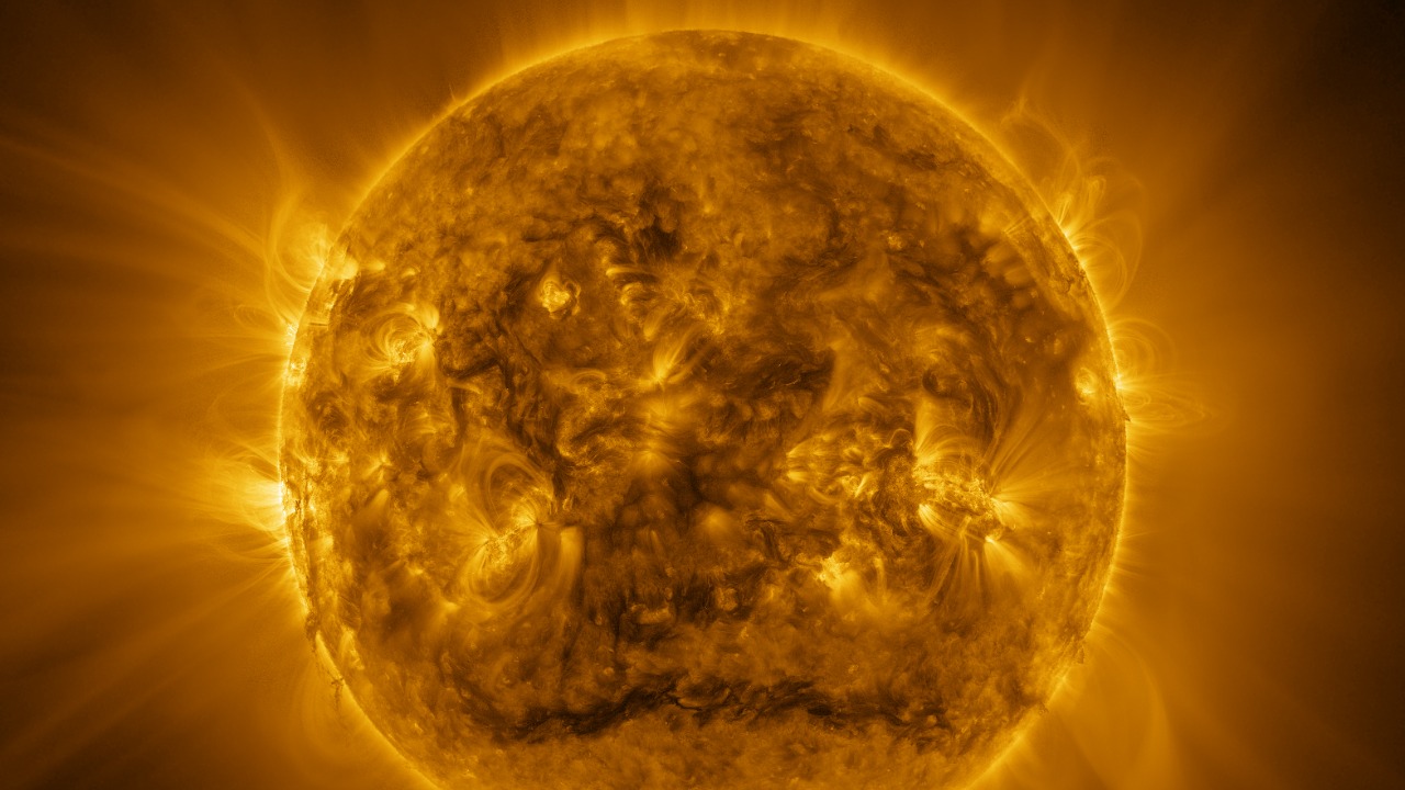 Solar coronal hole triggers G1 geomagnetic storm watch tonight, auroras ...