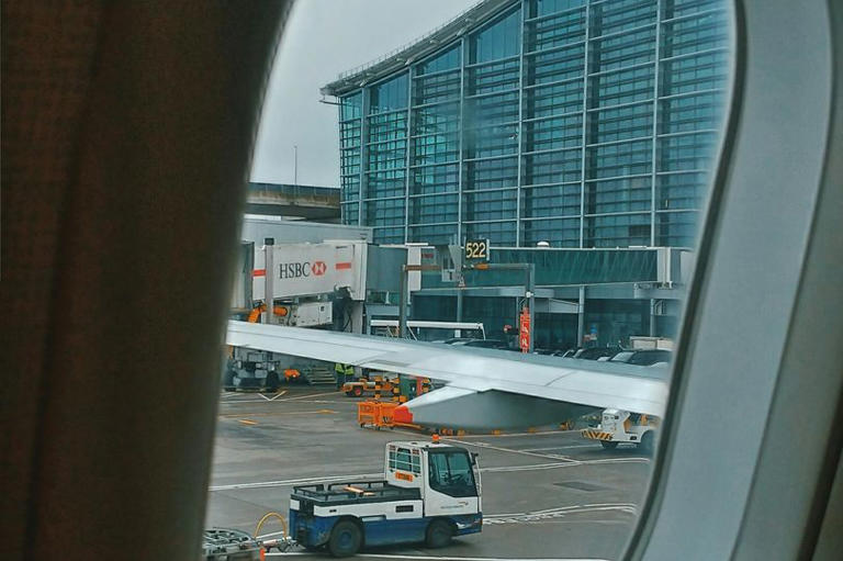 EasyJet issues urgent warning to holidaymakers as strikes threaten ...