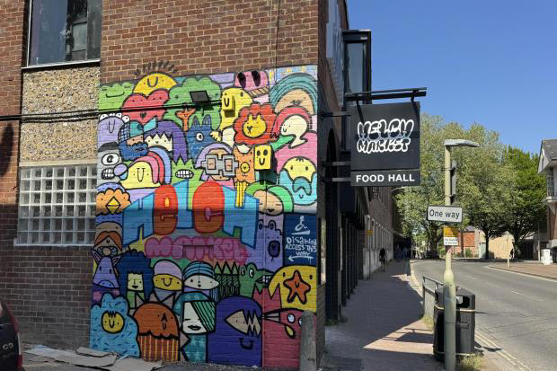 Artist Kev Munday creates eye-catching mural on new Winchester food hall