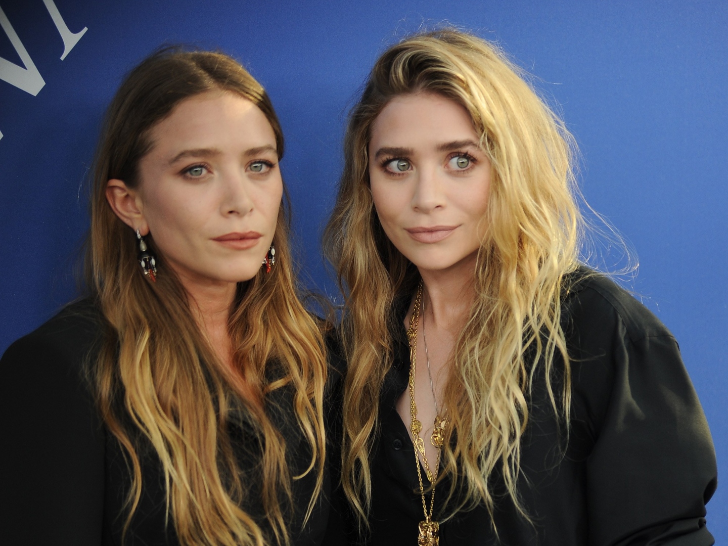 MaryKate & Ashley Olsen's superrare outing has fans convinced they