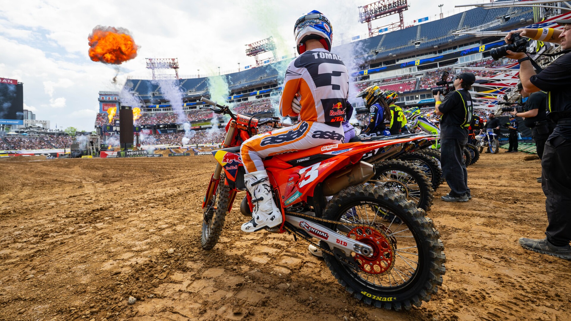 Eli Tomac returns for hometown race in Denver Supercross