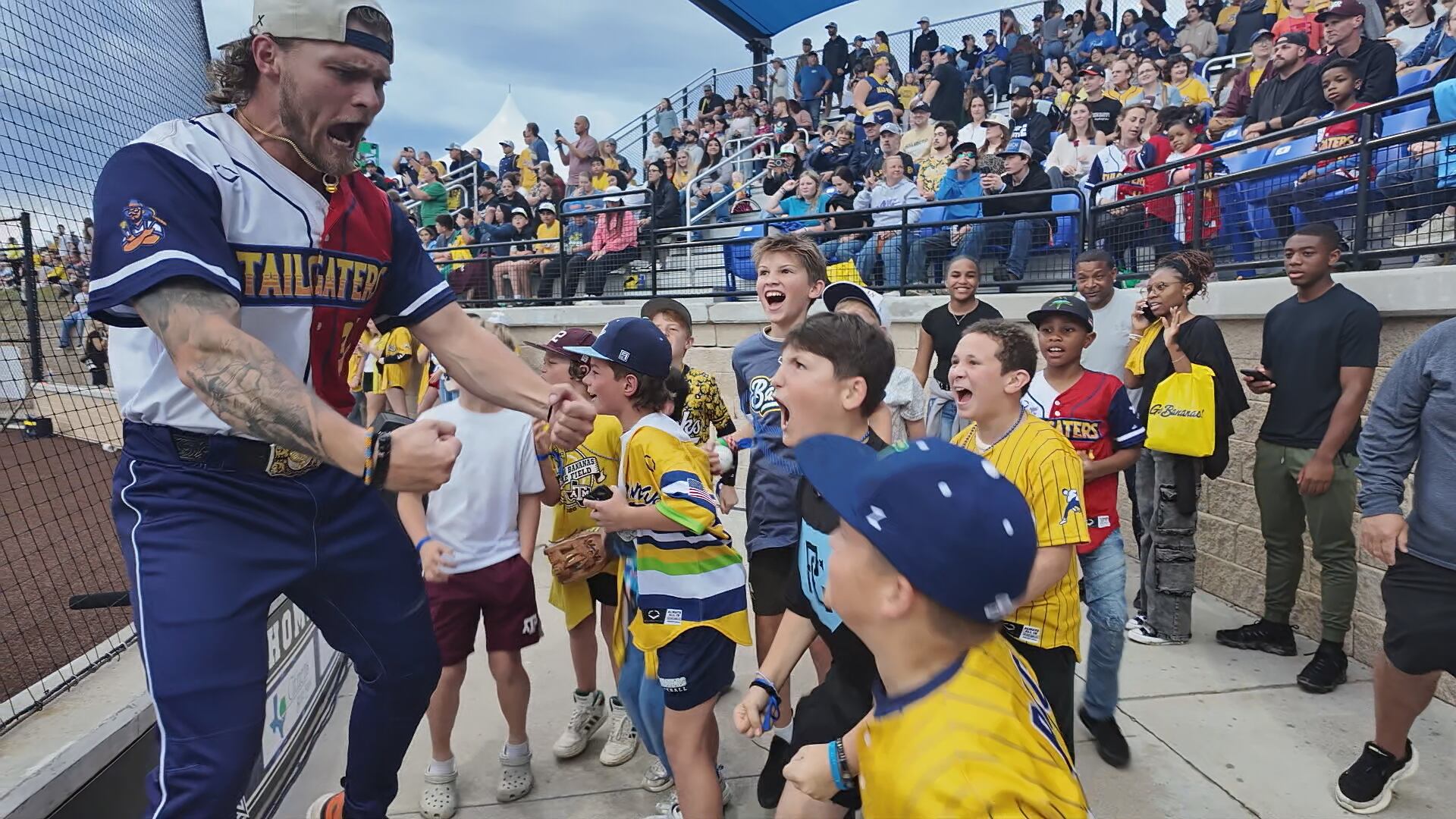 Savannah Bananas pull off historic surprise game in Navasota