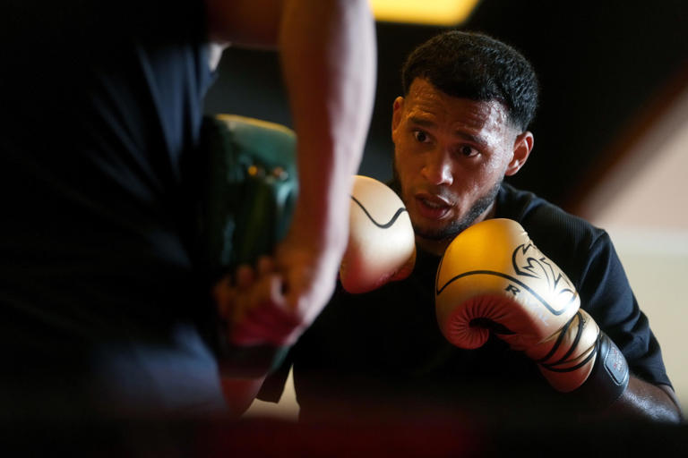 ASU hockey coach talks hiring, boxing champ Benavidez's home fight