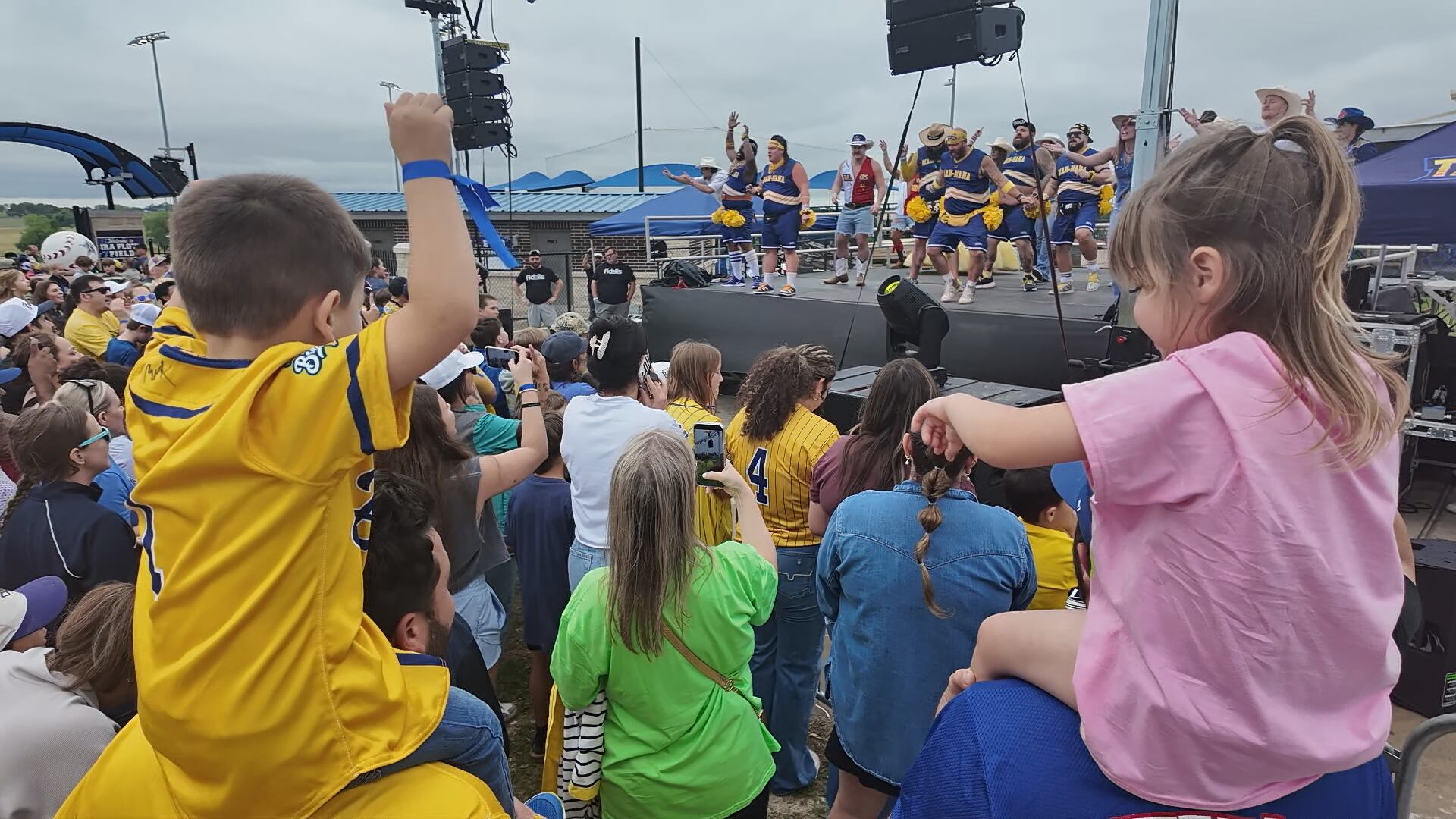 Savannah Bananas pull off historic surprise game in Navasota